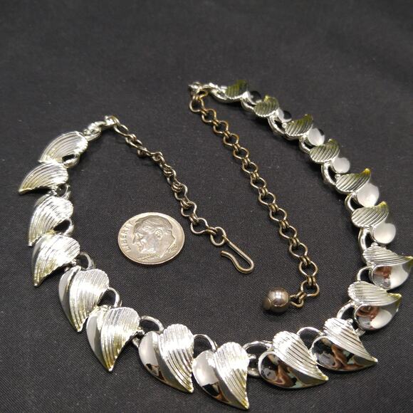 Vintage 1950s Signed Heart Leaves Choker Necklace, Rhodium Plated - Picture 4 of 10